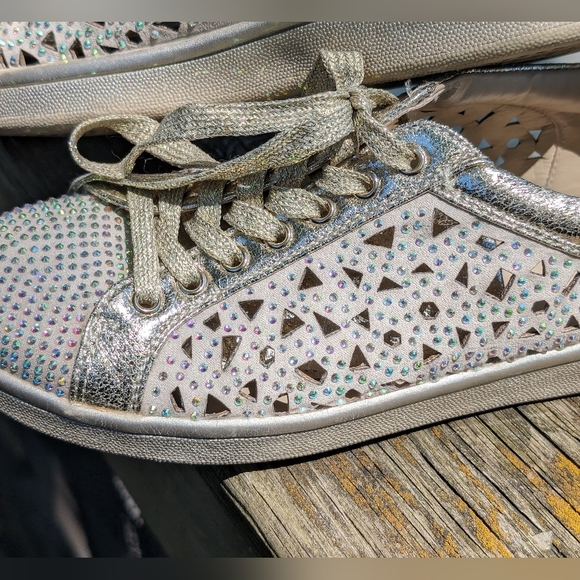 Lady Couture Paris Low Top Laser Cut Sneaker With Rhinesones, Gold - size 38 - Picture 8 of 11